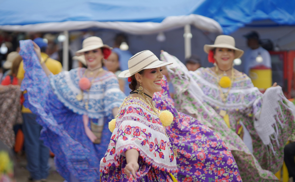 danse panama voyage culturel trois femmes voyage organise travel planner